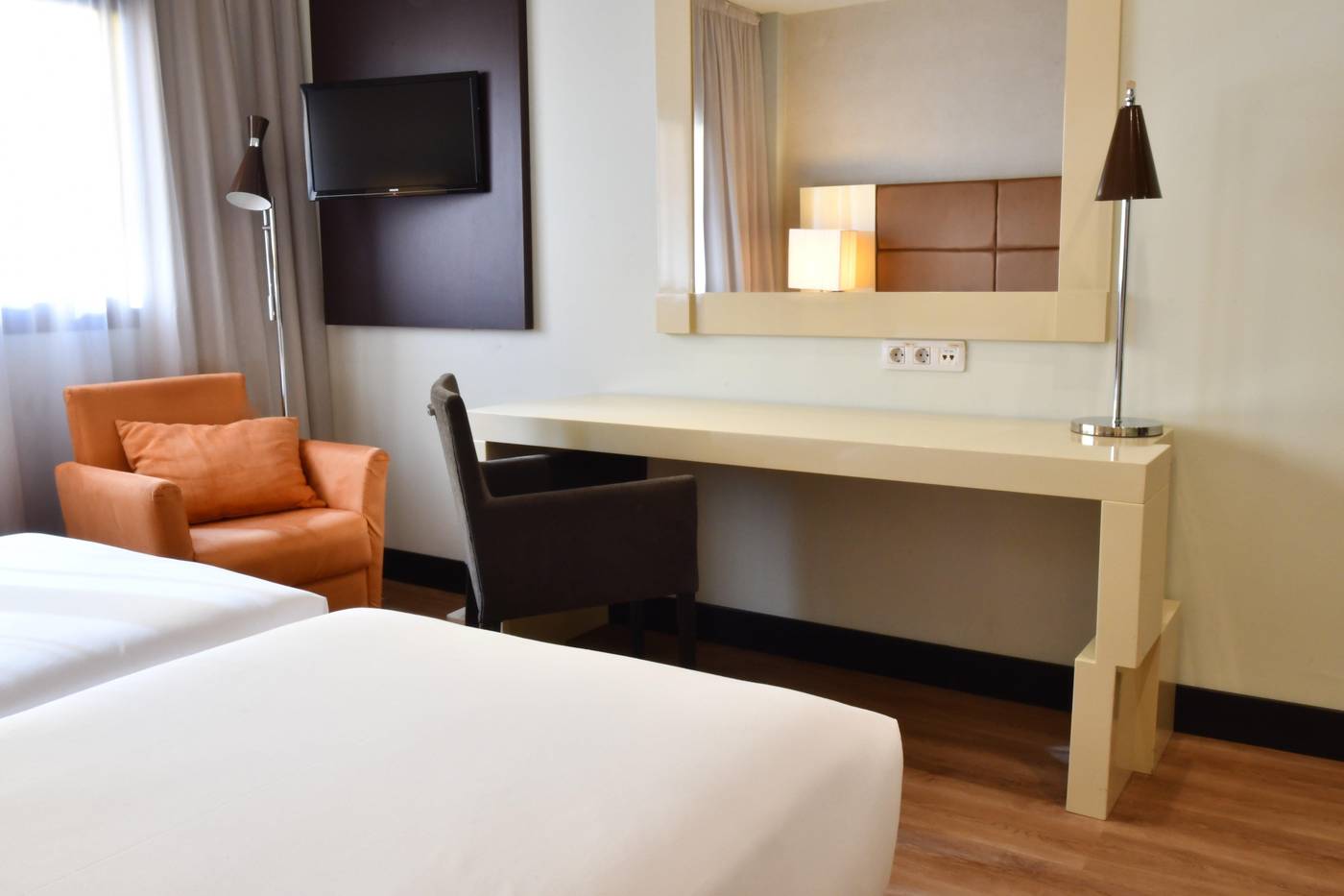 Holiday-Inn-Madrid-Las-Tablas-Room-23