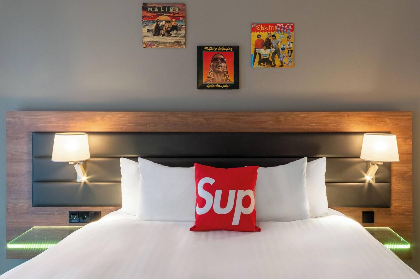 Moxy-Amsterdam-Houthavens-Room-34