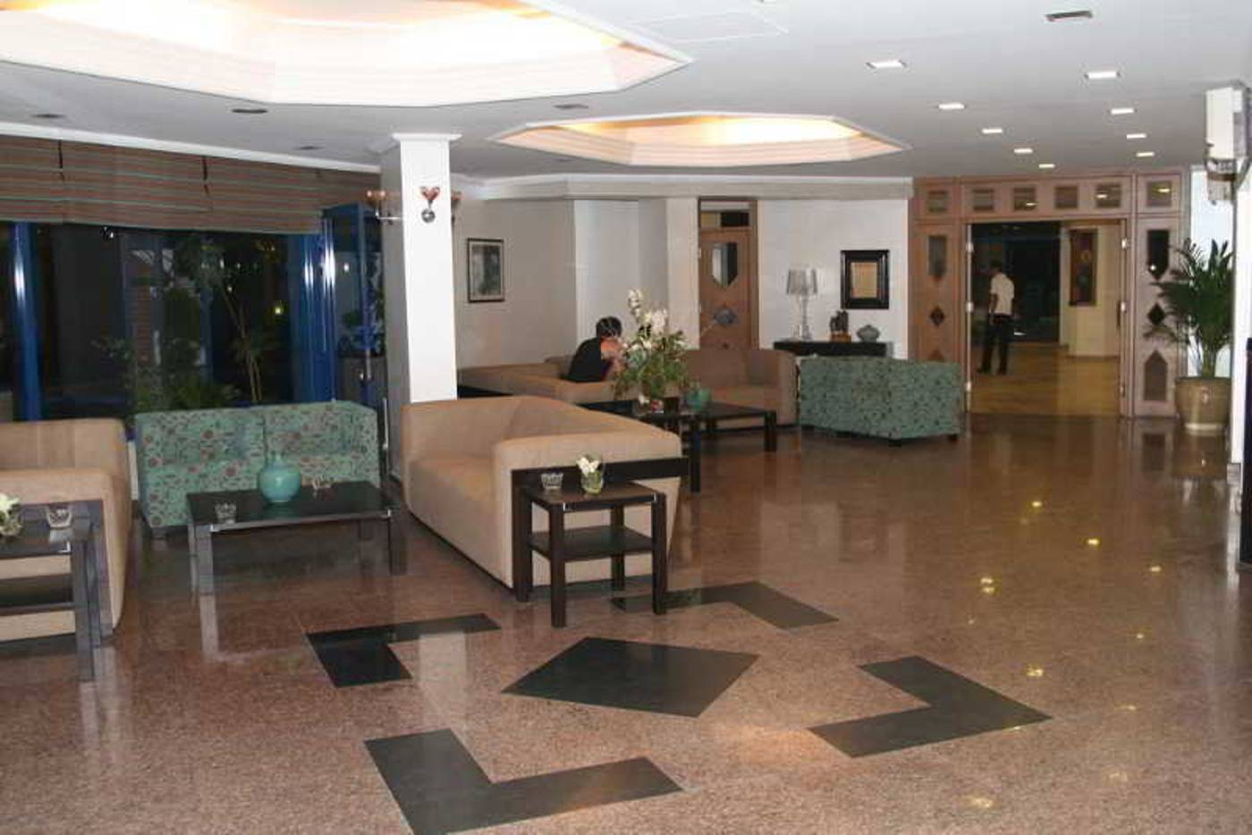 Elysee-Beach-Lobby-15