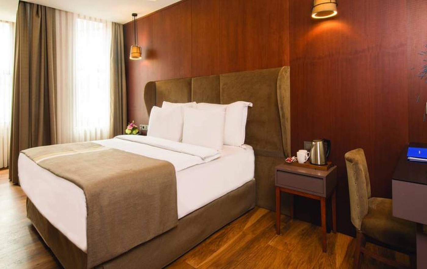 Blueway-Historical-Hotel-Room-3