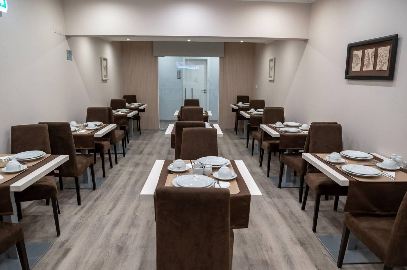 Dinya-Lisbon-Hotel---Lounge-Bar-Restaurant-42