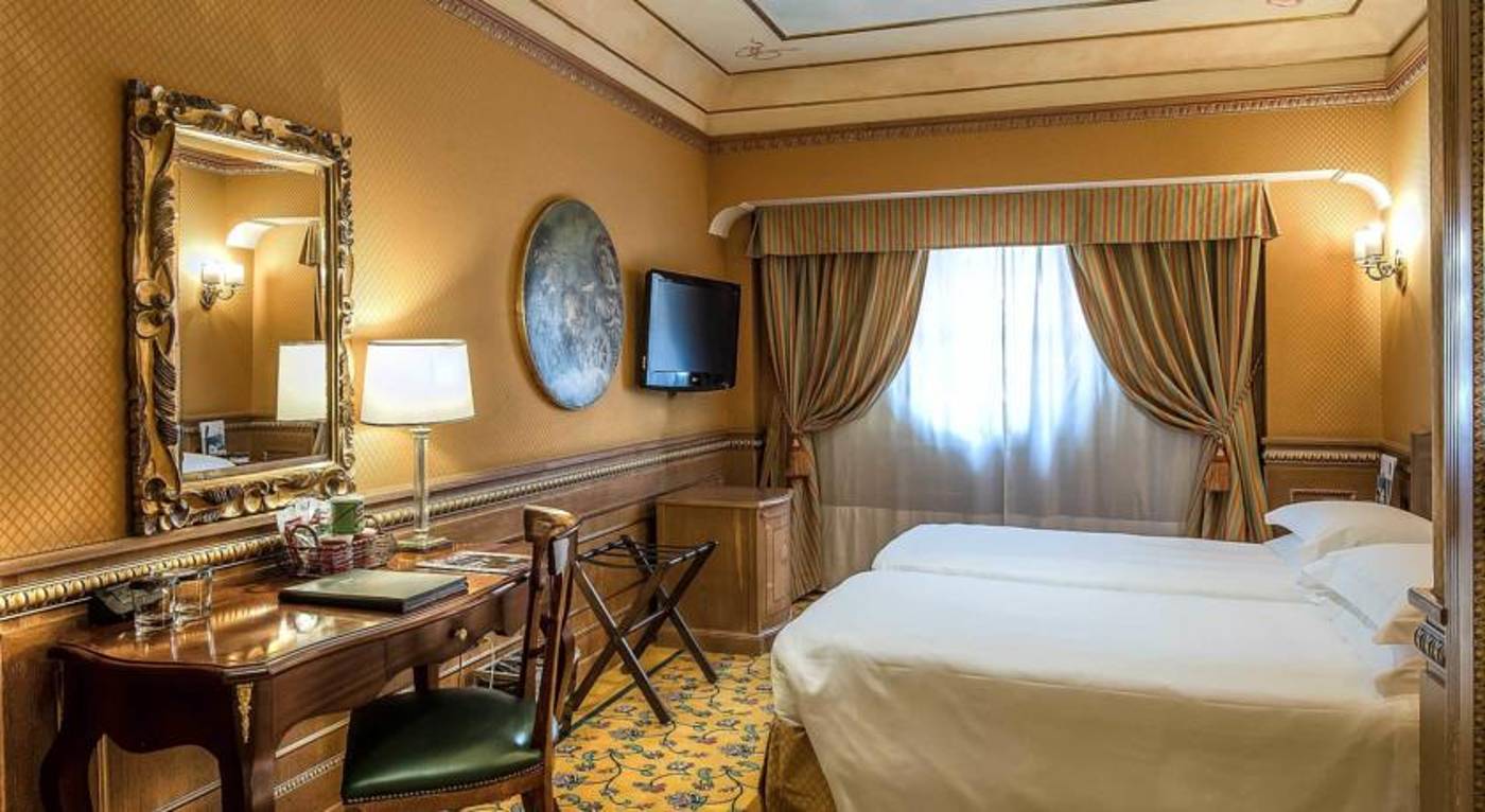 Hotel-River-Palace-Room-35