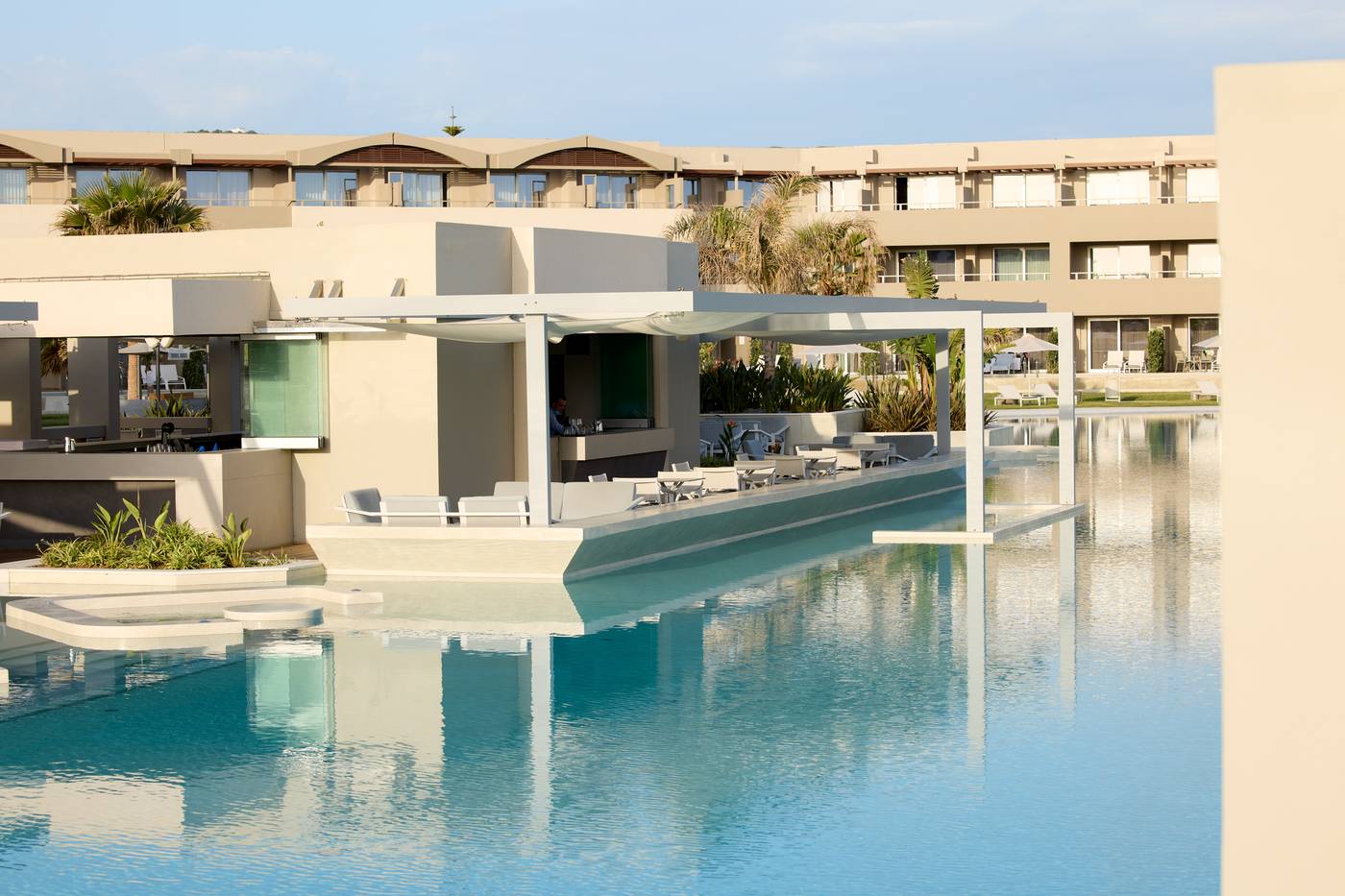 Euphoria-Resort-Bar-11