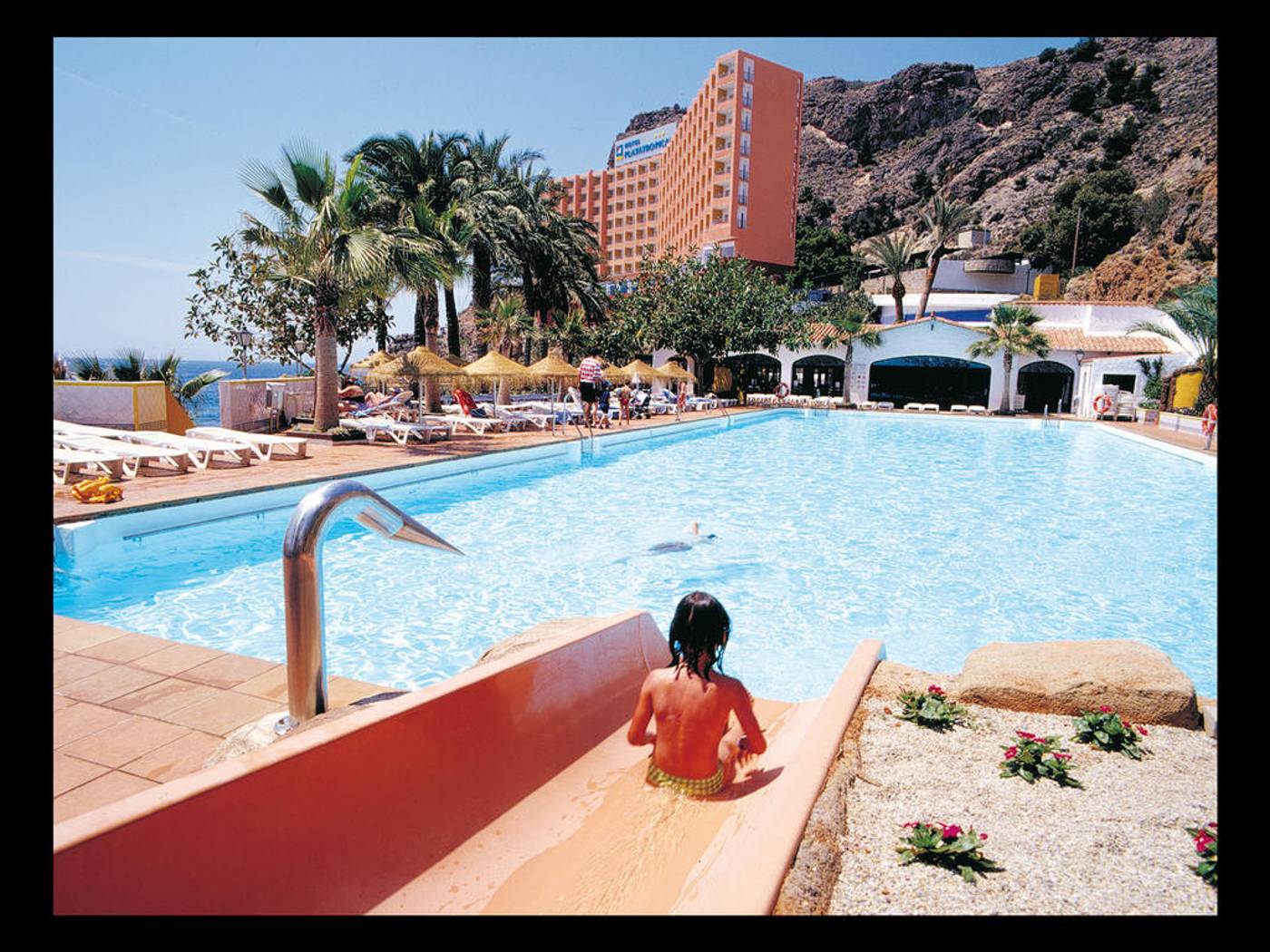 Diverhotel-Aguadulce-Pool-7