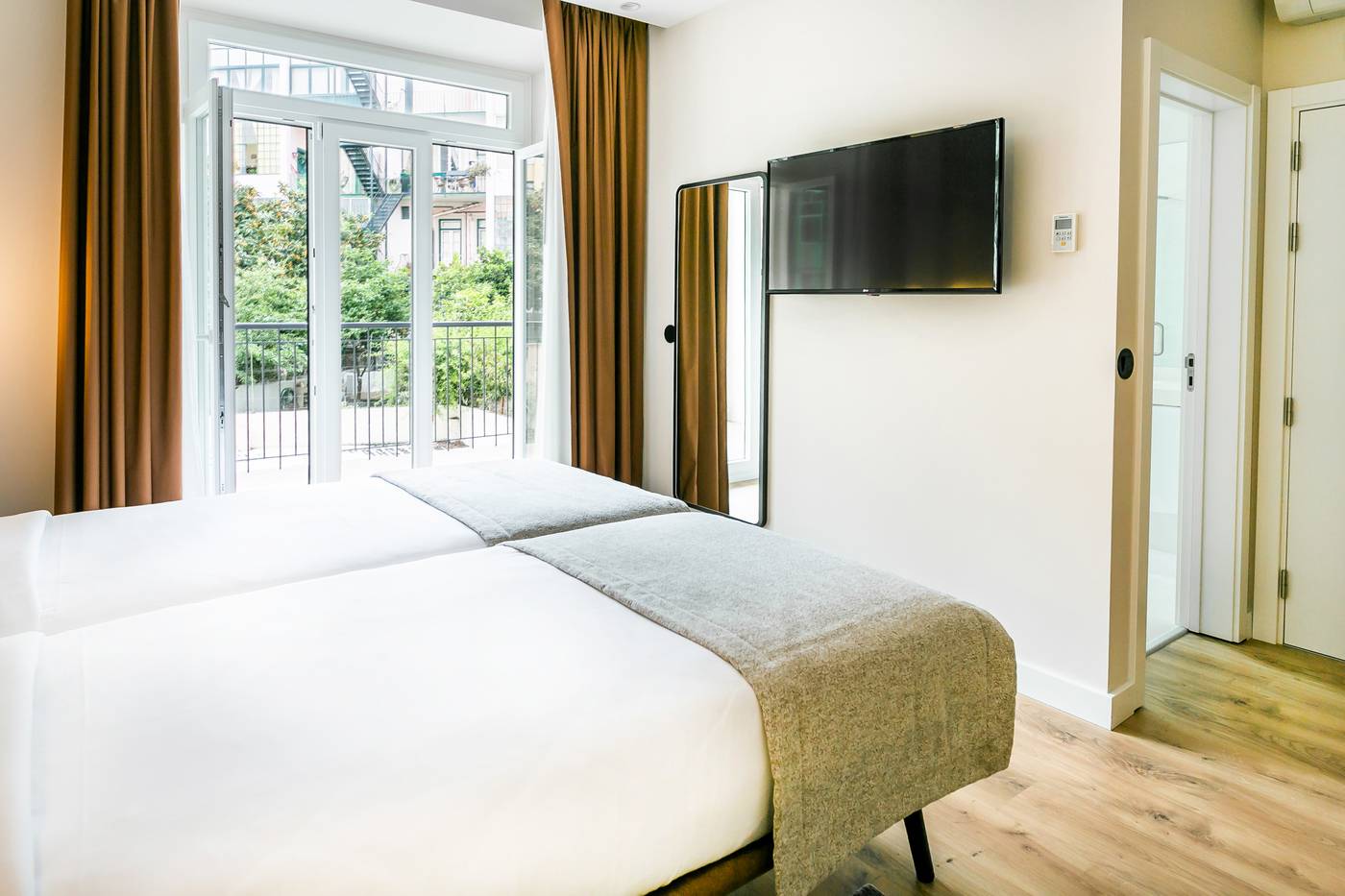 Lx-SoHo-Boutique-Hotel-by-RIDAN-Hotels-Room-7