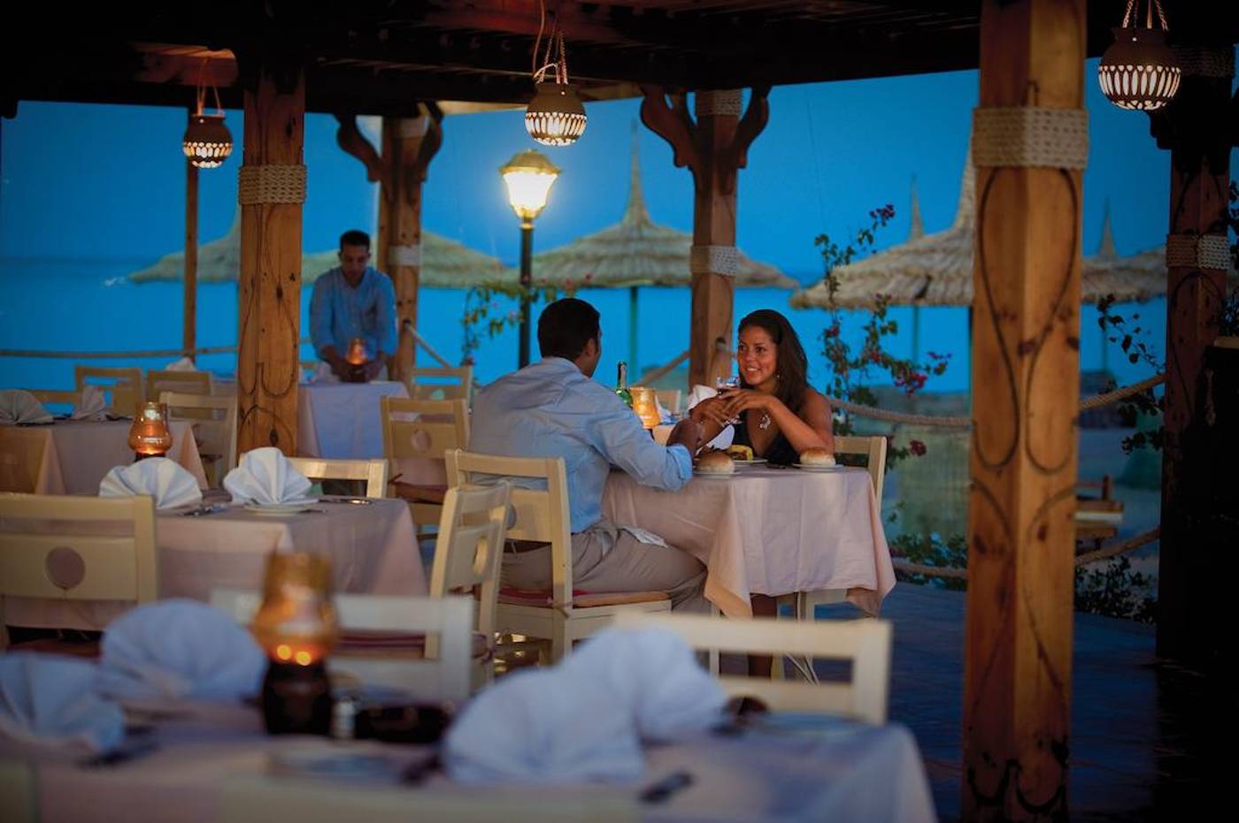 Amwaj-Oyoun-Resort---Spa-Restaurant-21