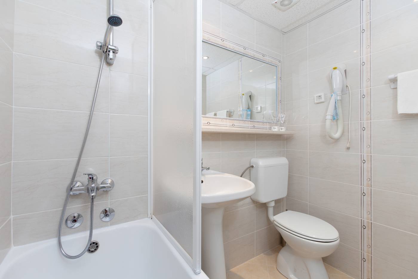 Hotel-Mimosa-Lido-Palace-Room-20