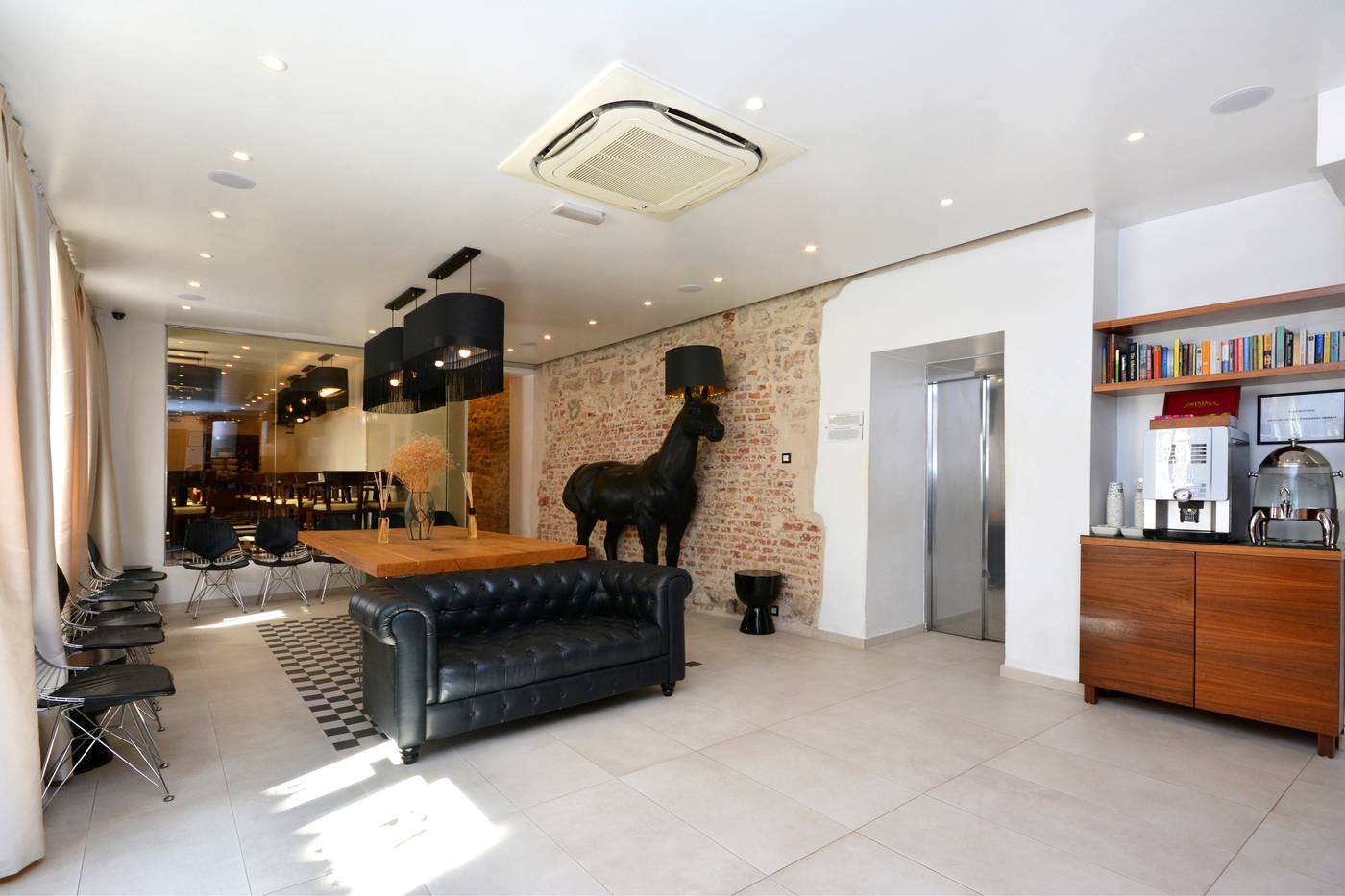 Heritage-Jupiter-Luxury-Hotel-Lobby-52