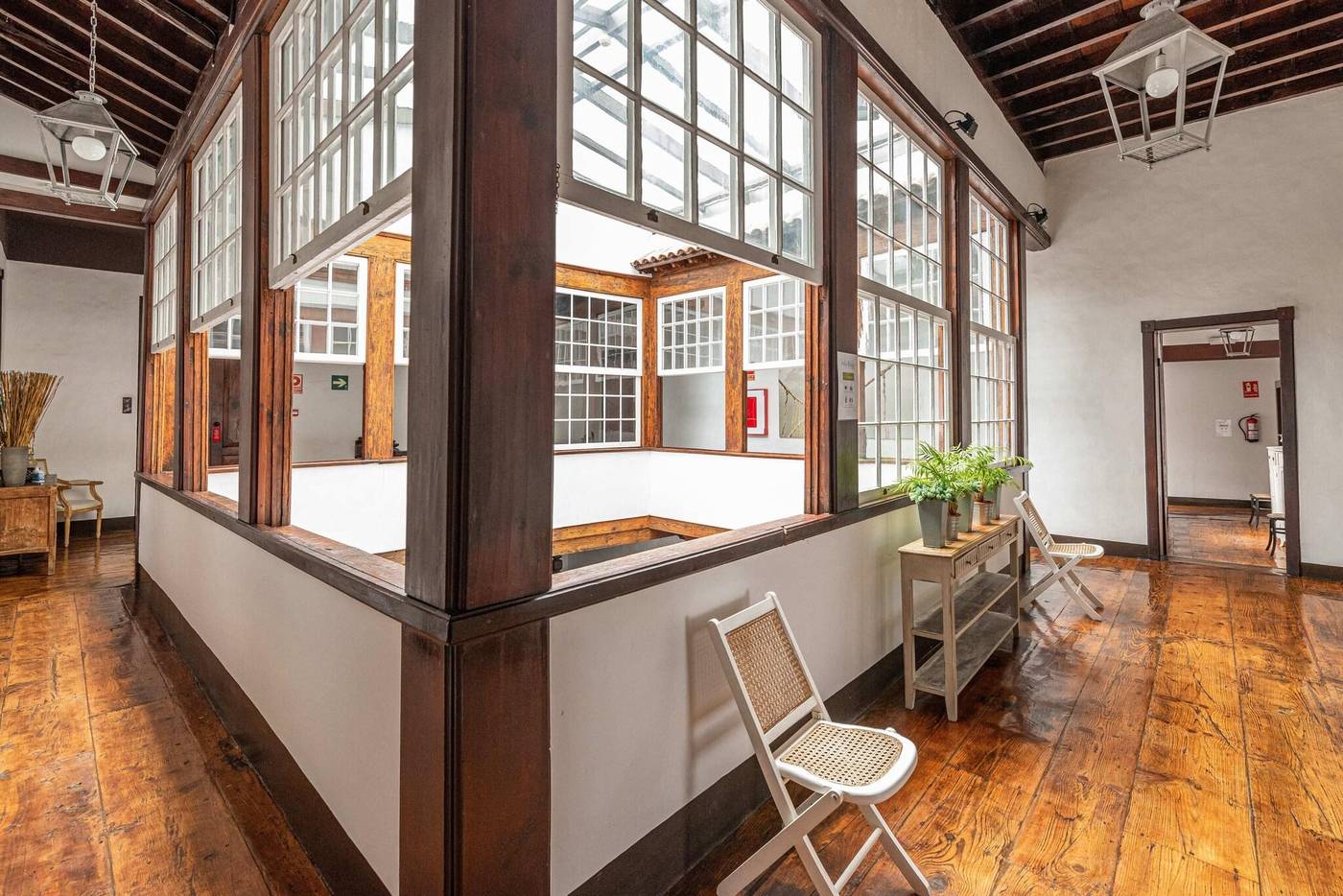 Isla-Baja-Suites-Lobby-28