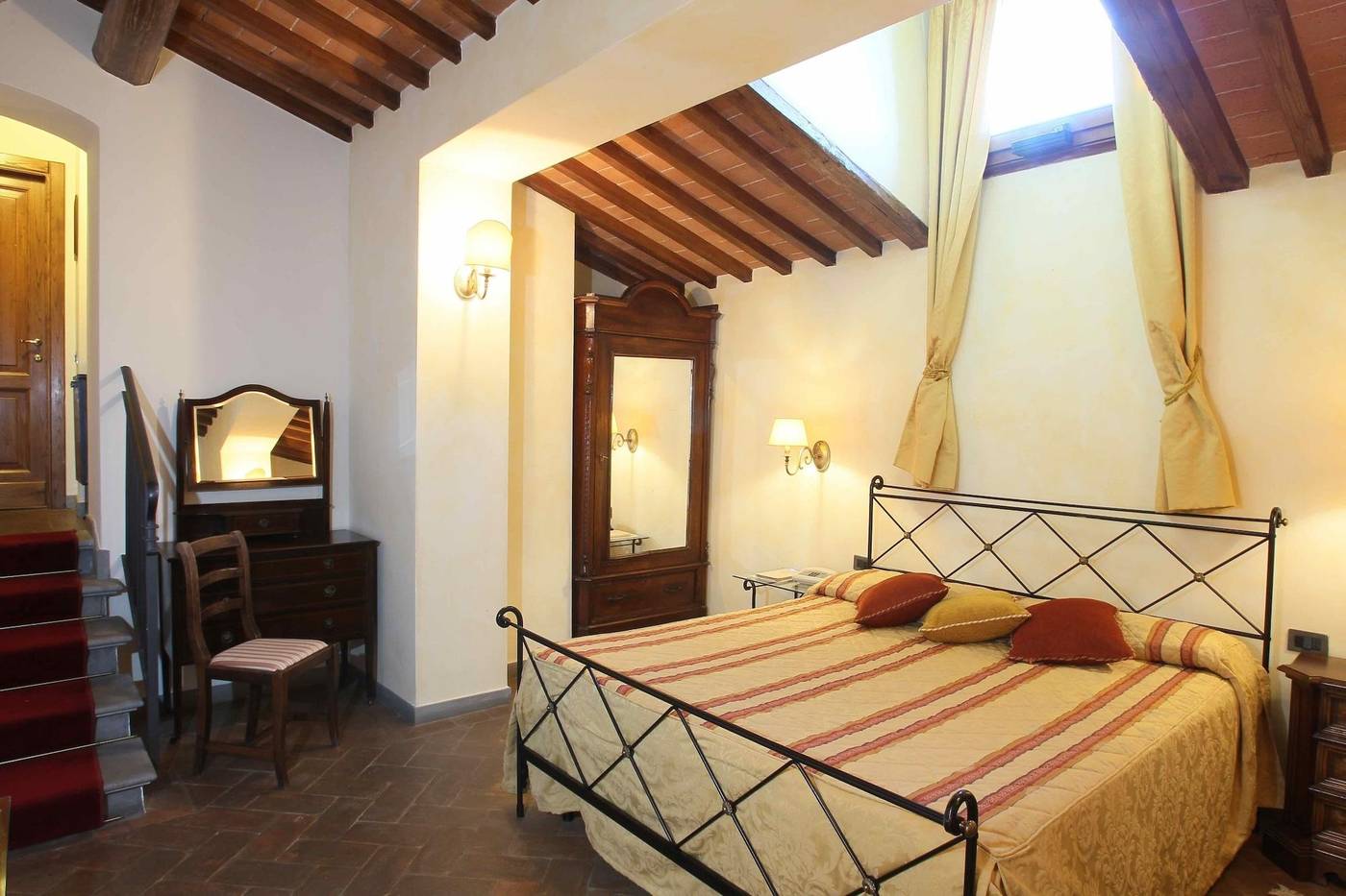 Palazzo-Squarcialupi-Room-5