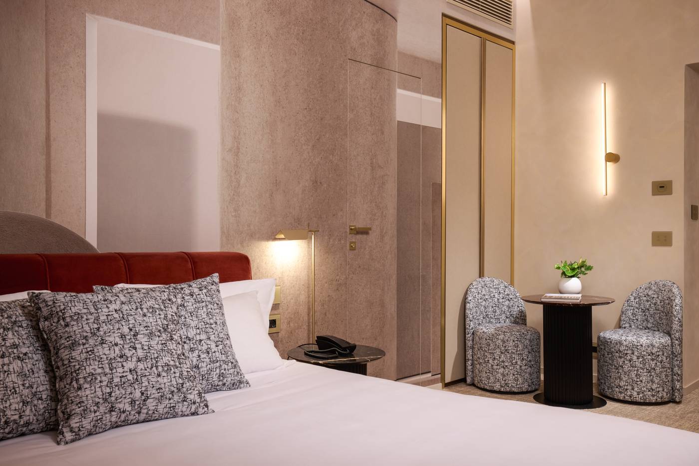 Borghese-Contemporary-Hotel-Room-17