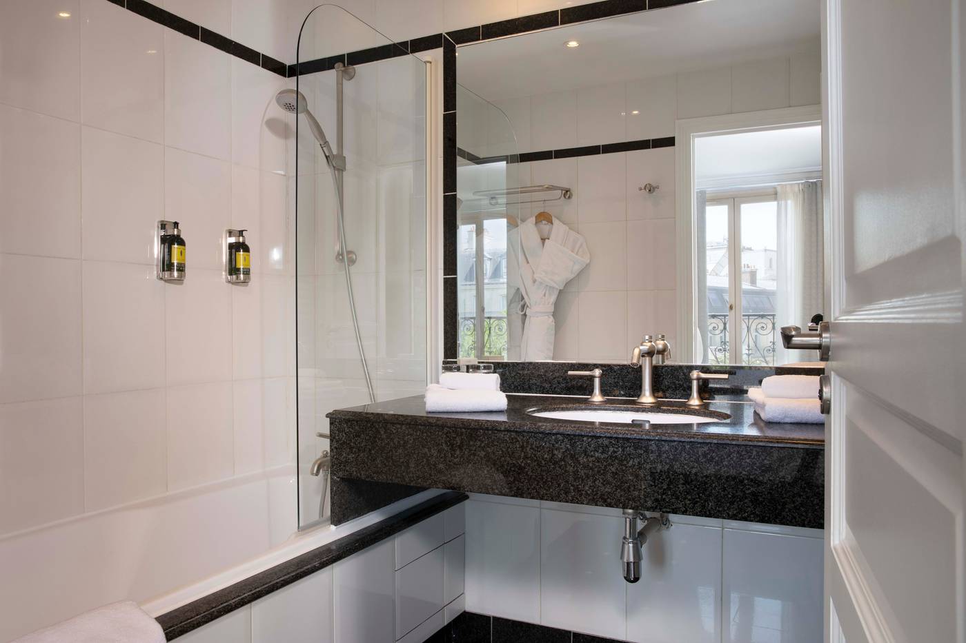 Hotel-Elysees-Regencia-Room-50