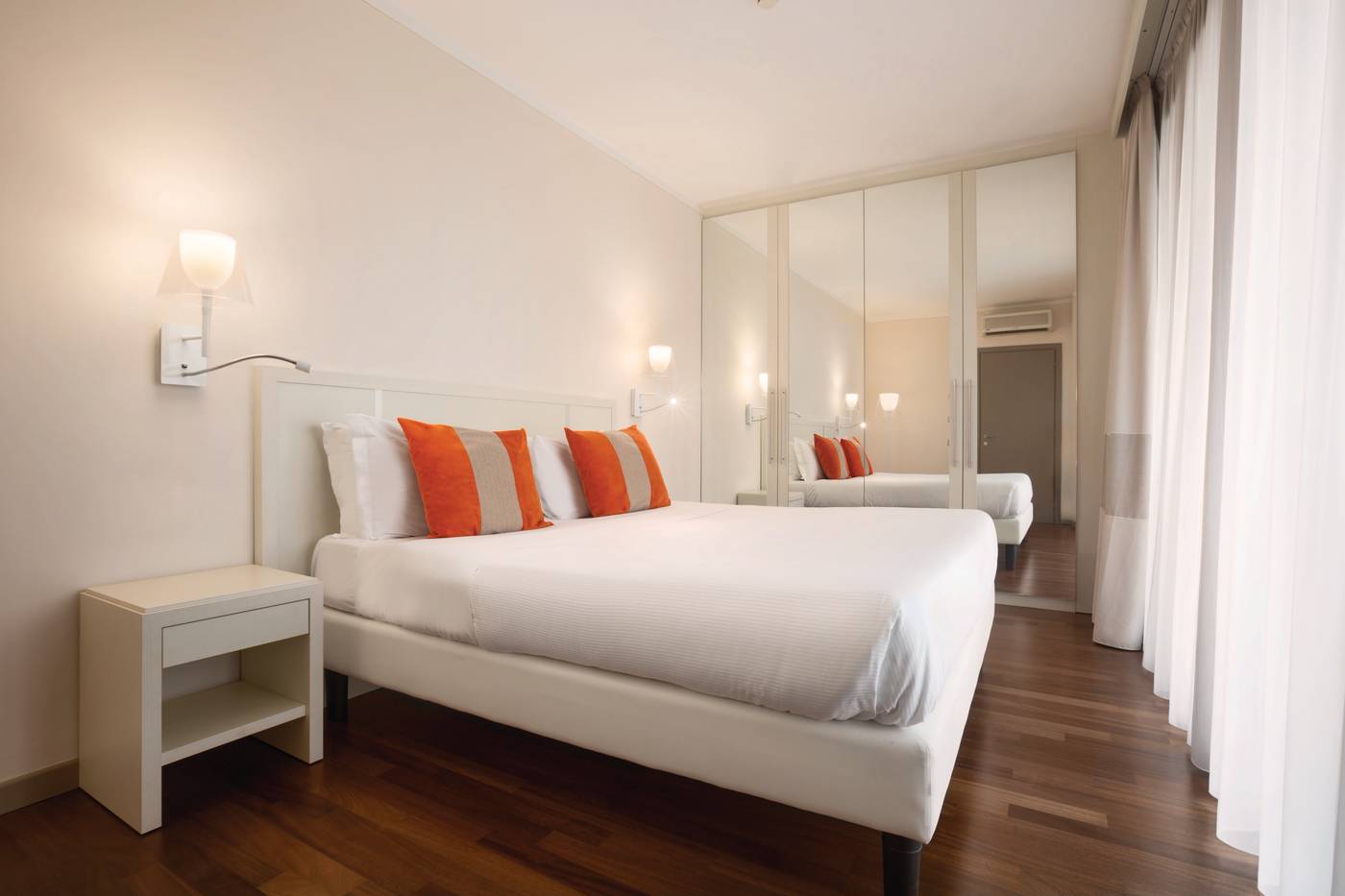 Ramada-Plaza-Milano-Hotel-Room-29