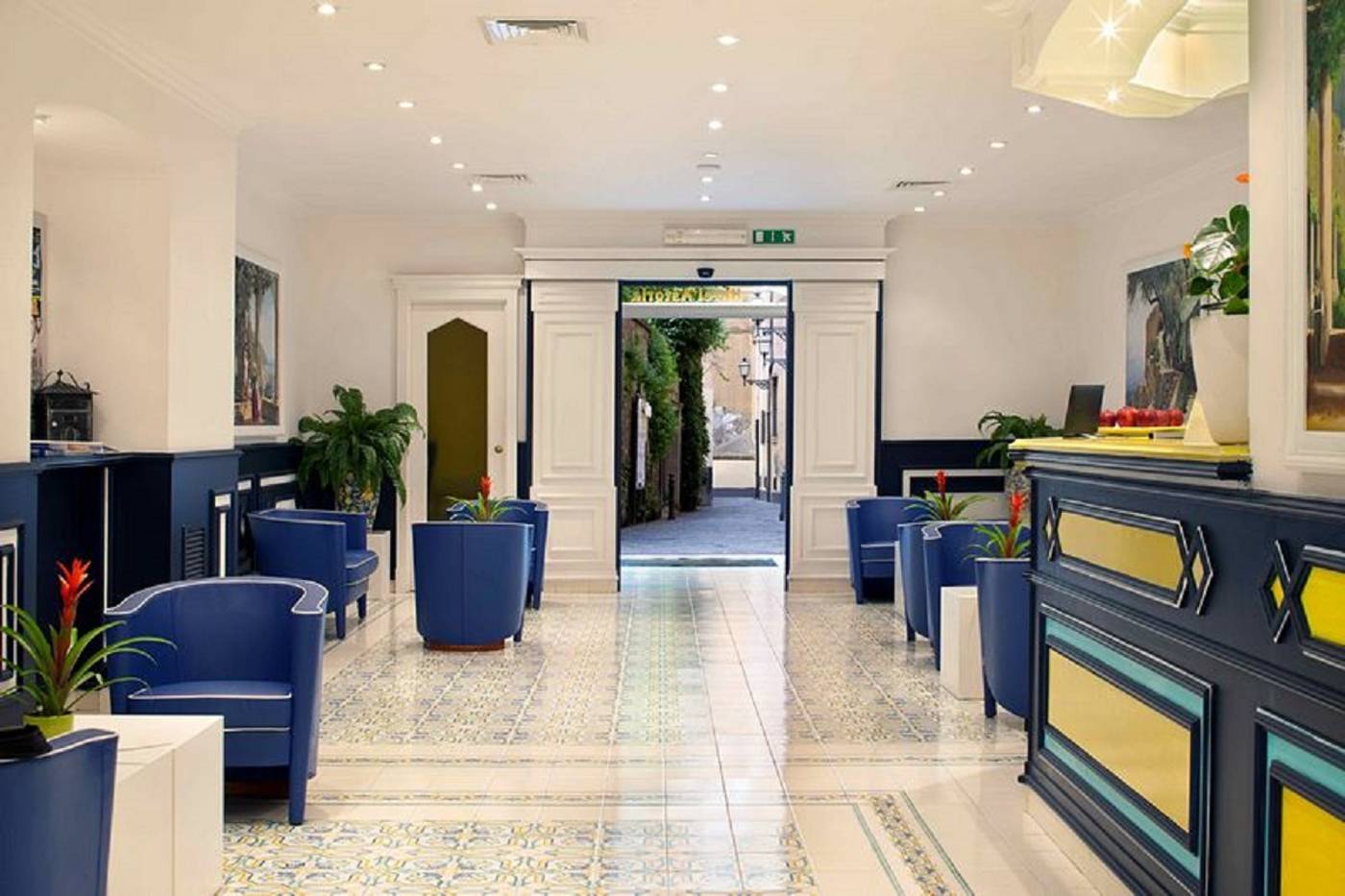 Astoria-Sorrento-Lobby-25