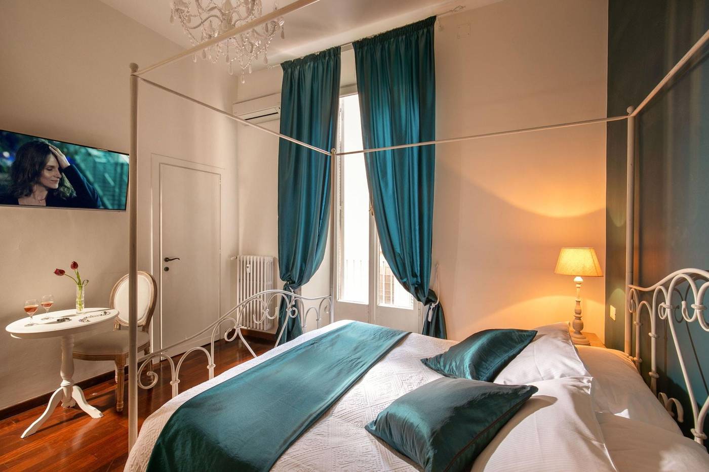 Avignonesi-Suites---Daplace-Collection-Room-13