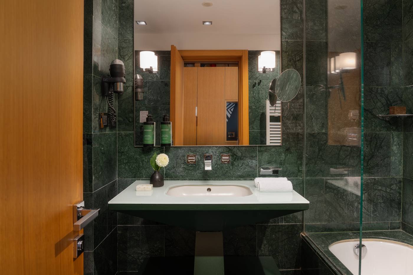 Crowne-Plaza-Milan-City-Room-50