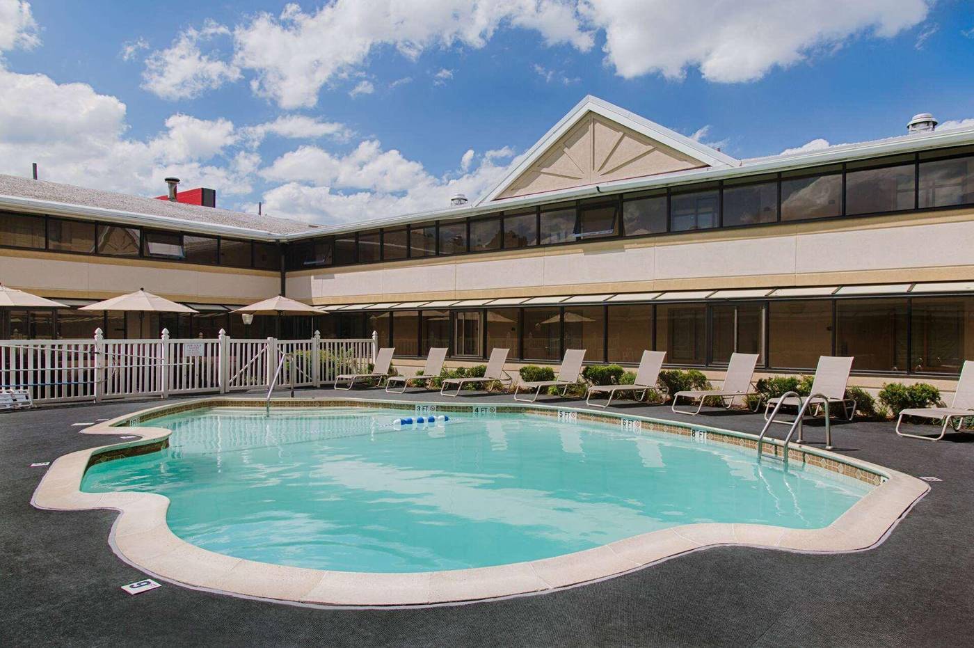 Ramada-by-Wyndham-Boston-Pool-2