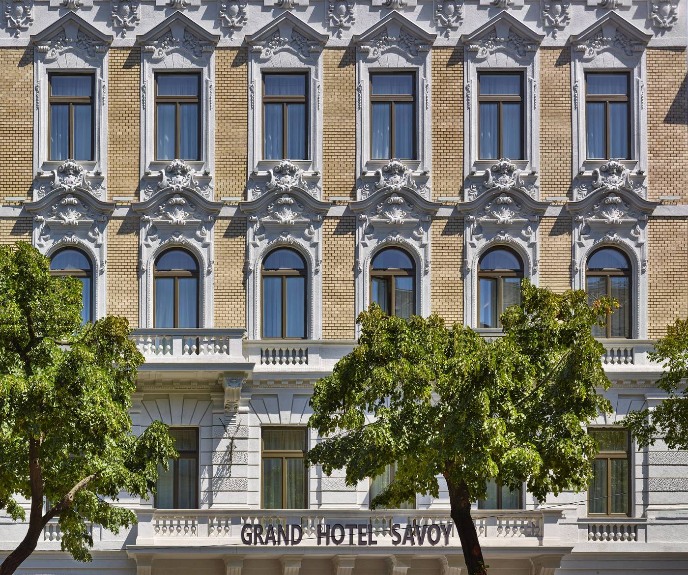 EST-Grand-Hotel-Savoy-General-view-1