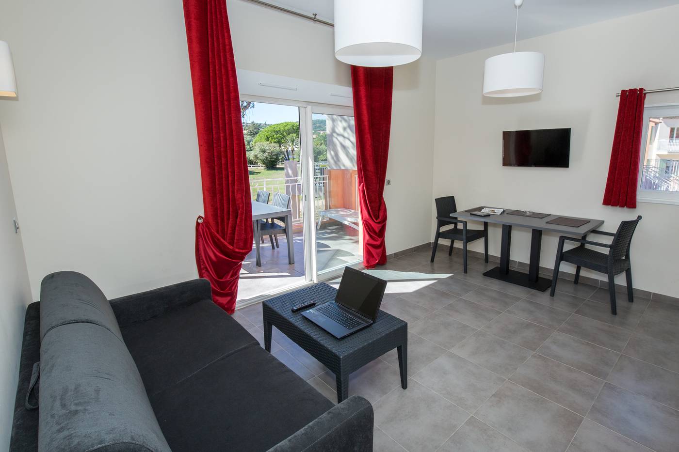 SOWELL-RESIDENCES-Les-Perles-de-Saint-Tropez-Room-21