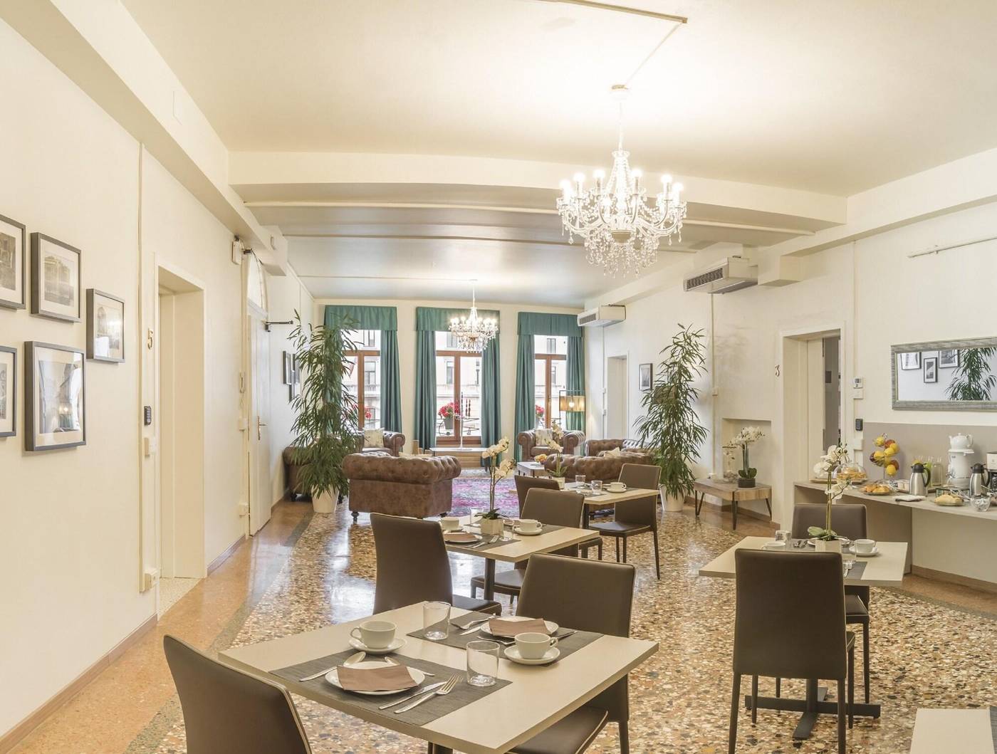 Grand-Canal-Suites-Restaurant-15