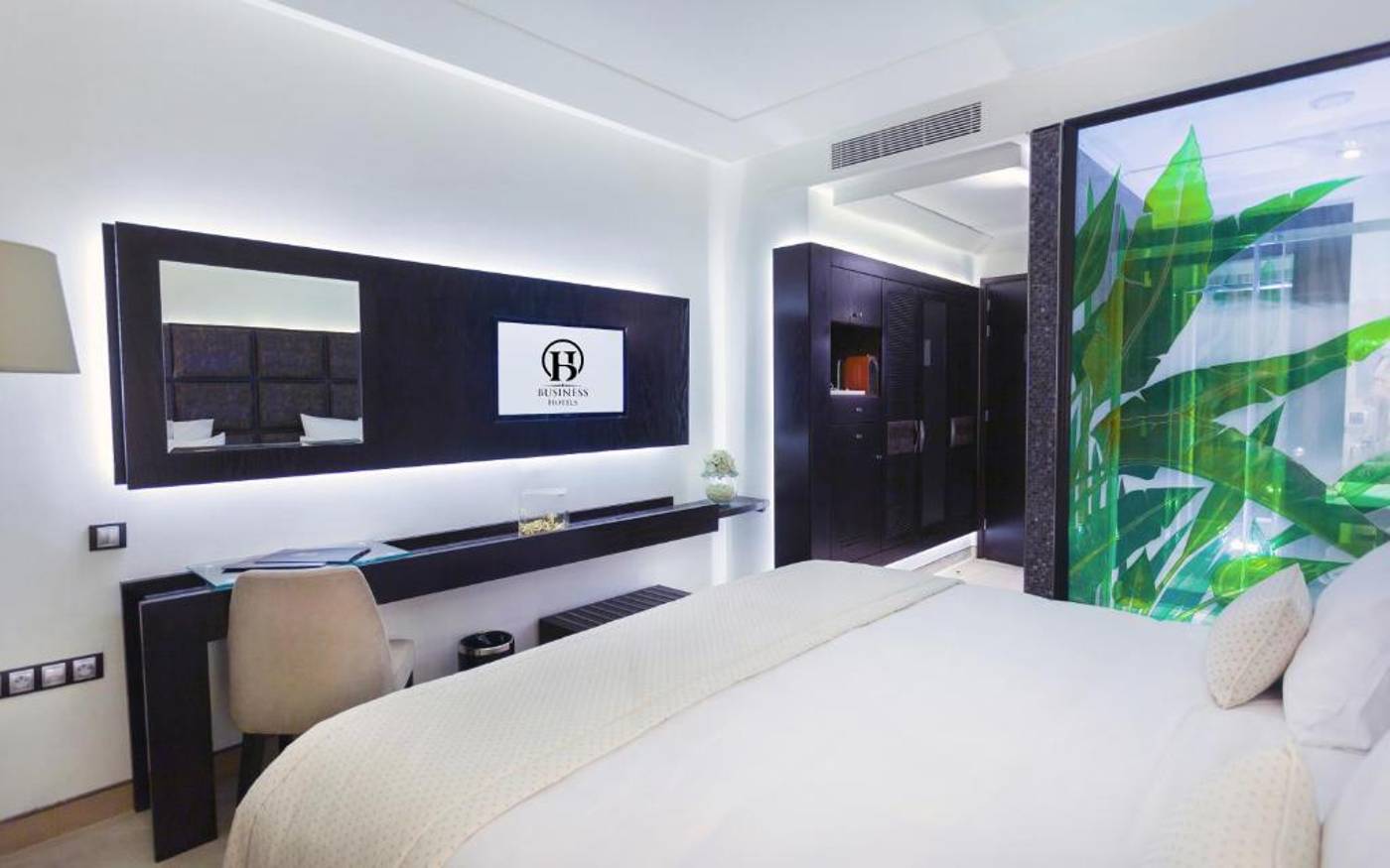 Business-Hotel-Room-6