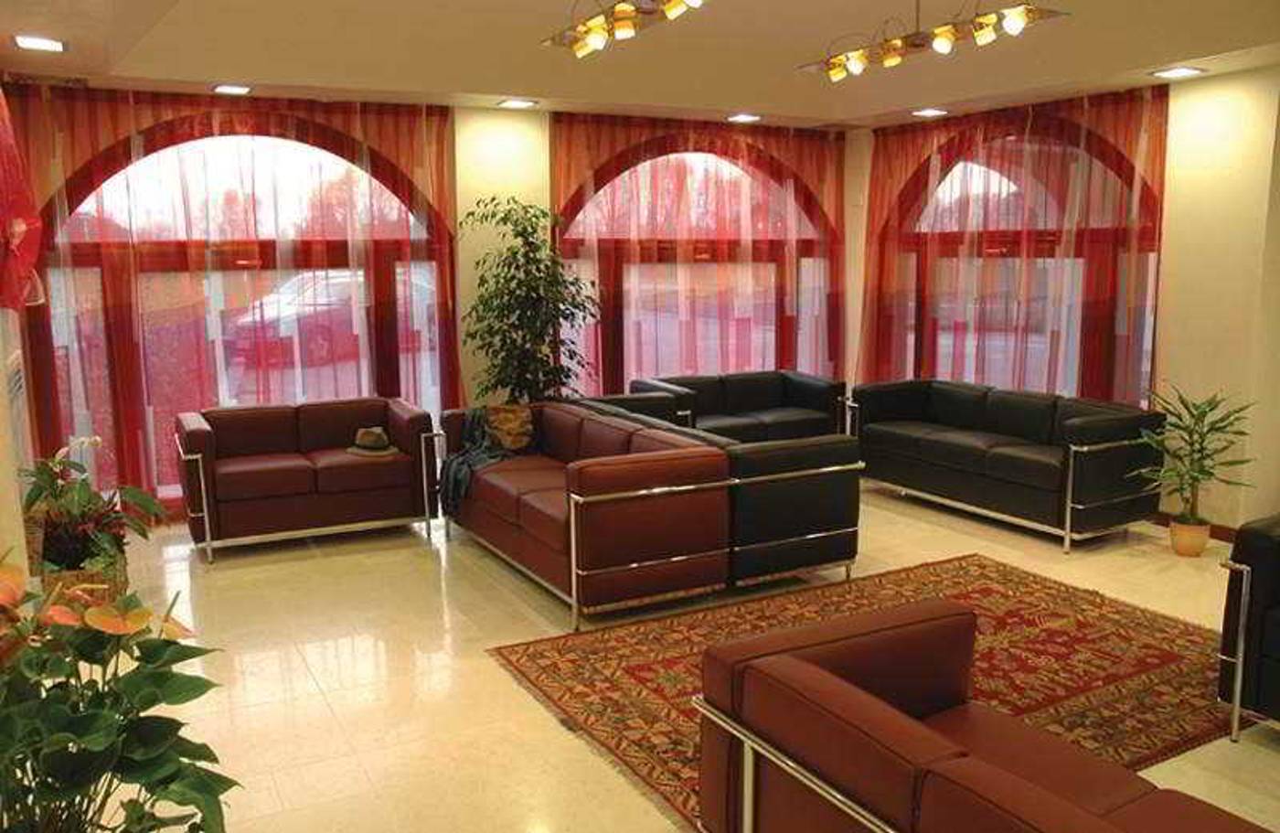 Park-Hotel-Annia-Lobby-11