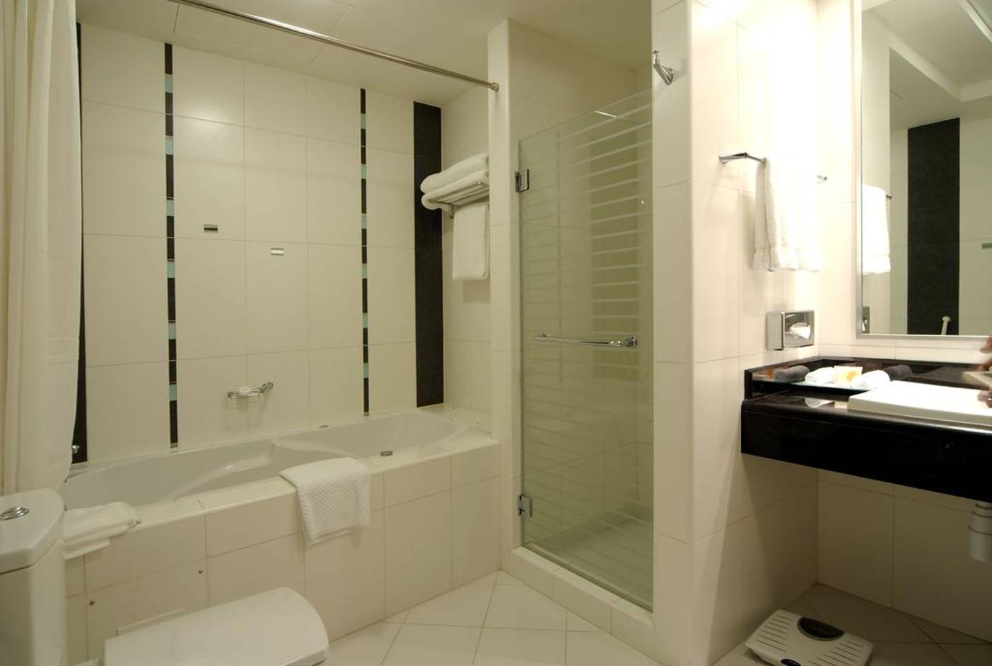 Grand-Excelsior-Bur-Dubai-Room-34