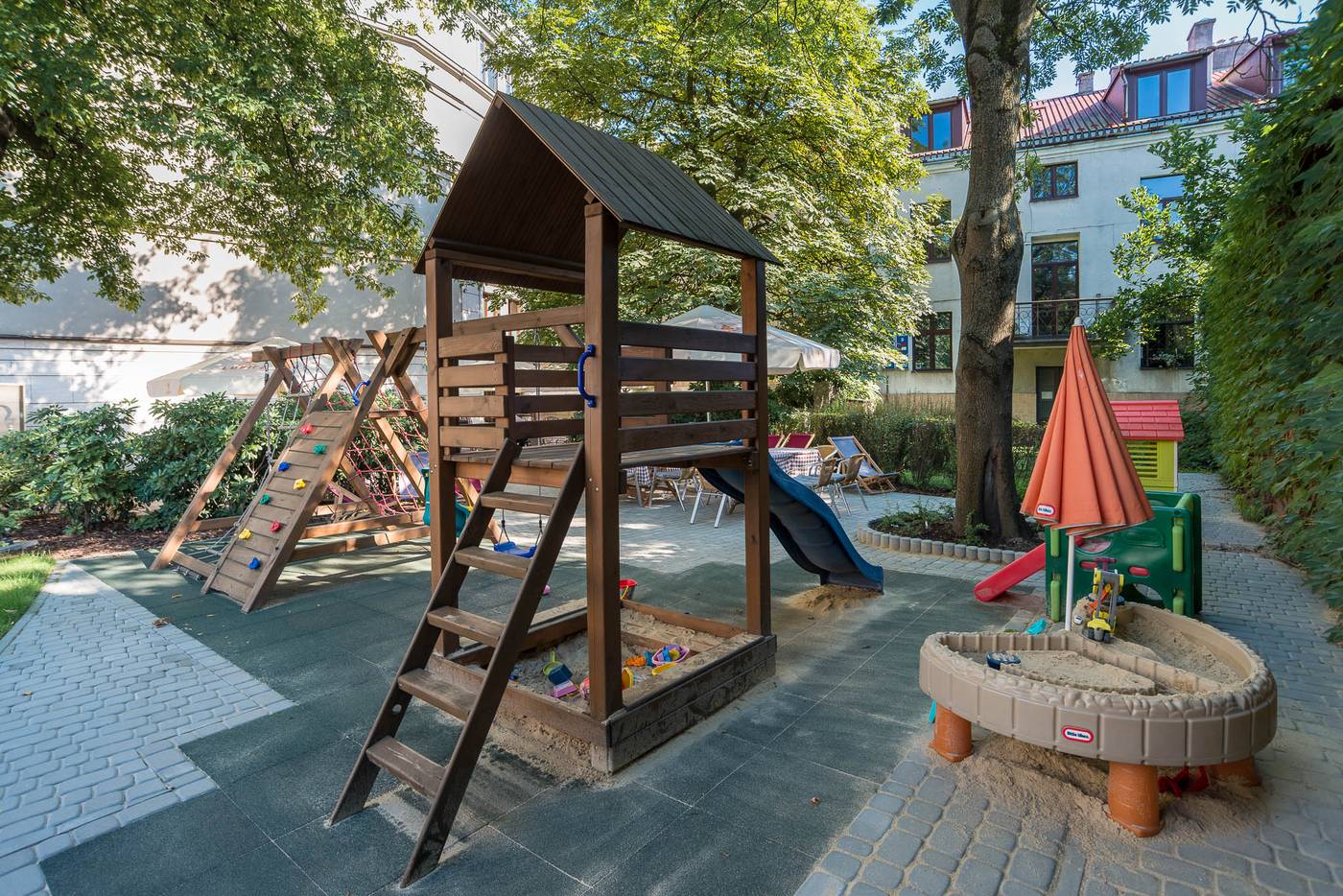 Hotel-Niebieski-Art-Hotel---Spa-General-view-55