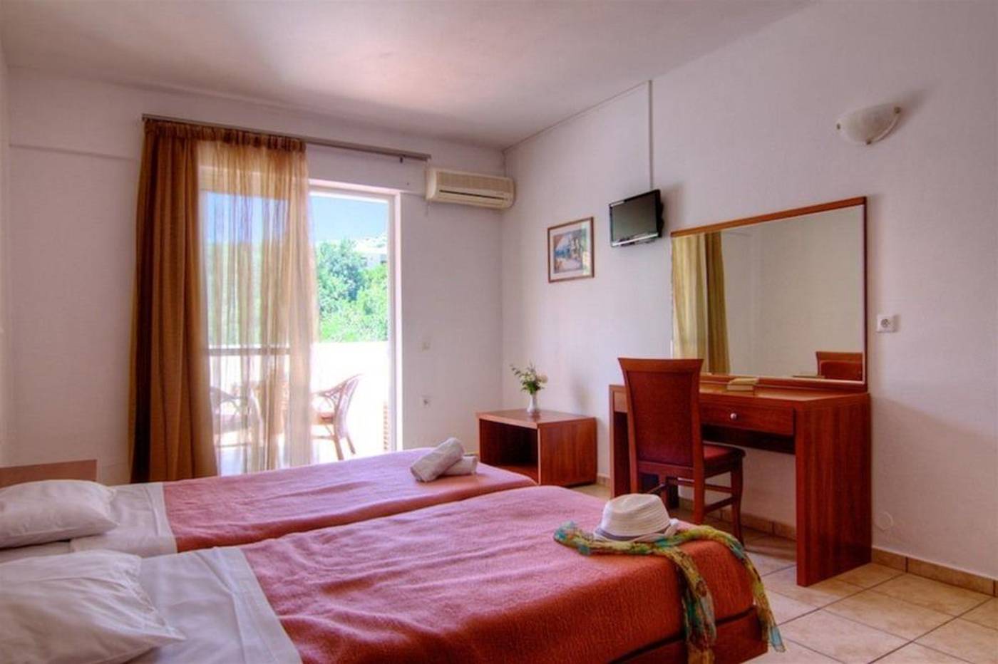 Xidas-Garden-Room-10