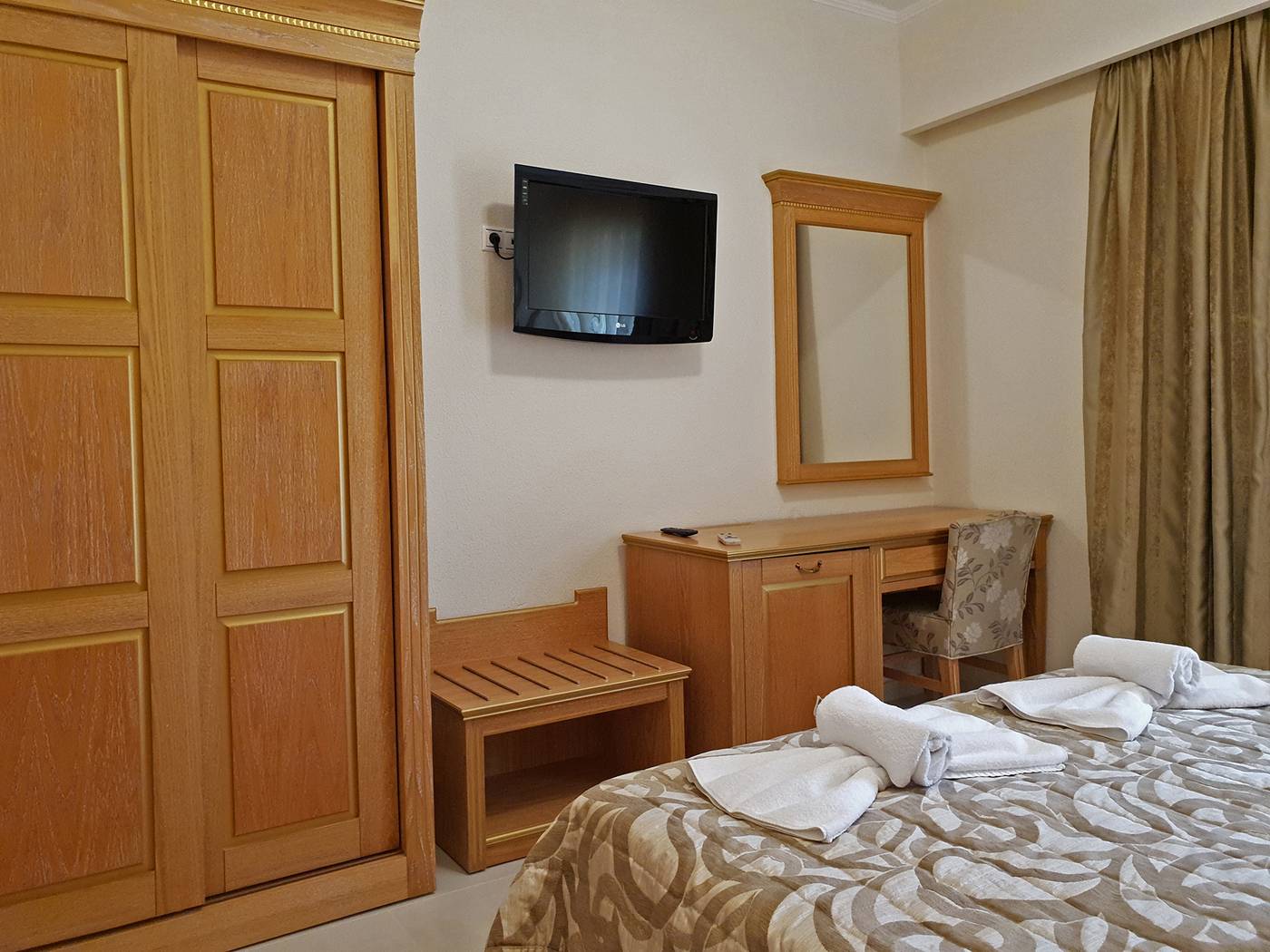 Ioli-Village-Room-23