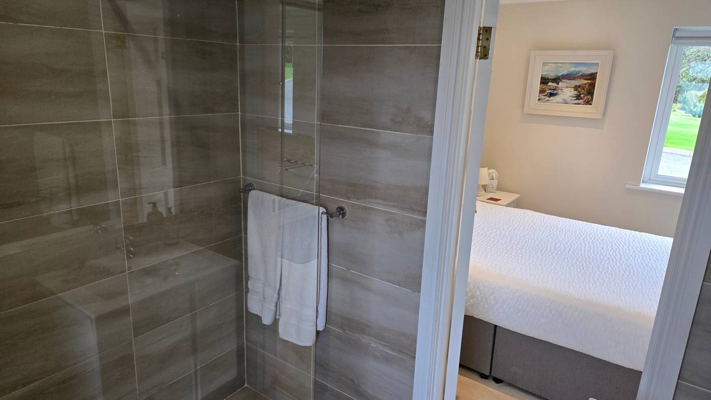 Misty Bay-Ireland-Kenmare-Room-7