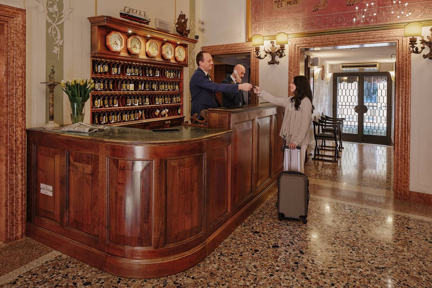 Unahotels-Ala-Venezia--Adults-16--Lobby-15