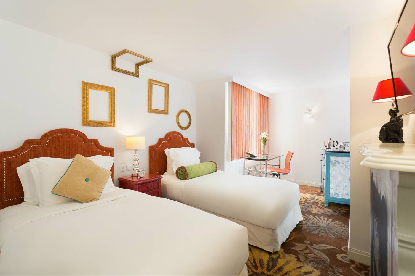 The-Luxe-Manor-Room-4