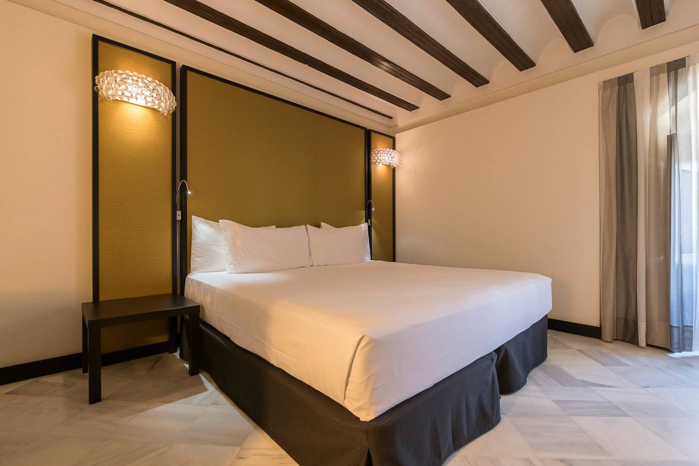 Palacio-de-Arizon-Room-6