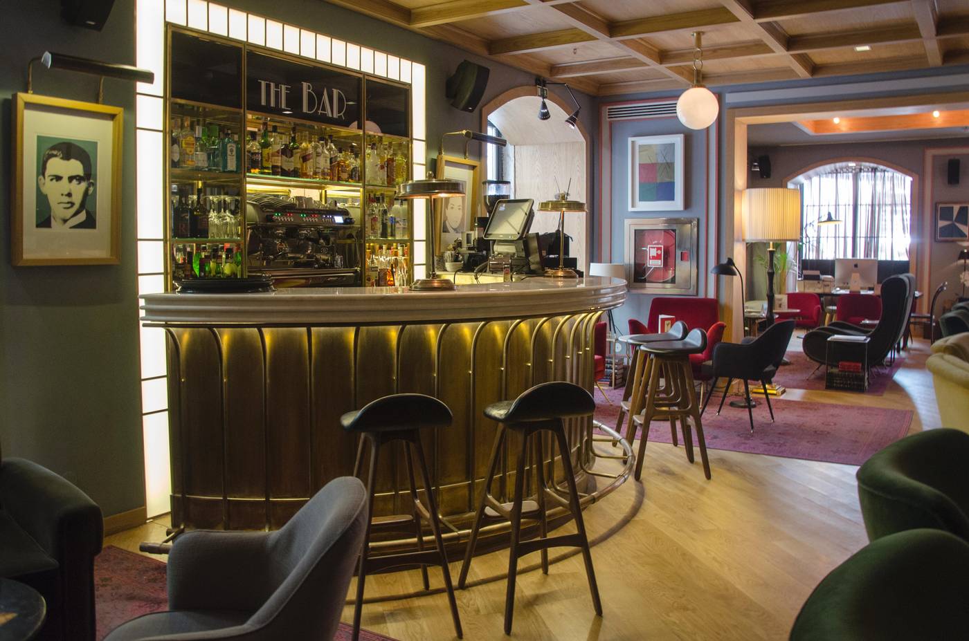 Browns-Central-Hotel-Bar-12