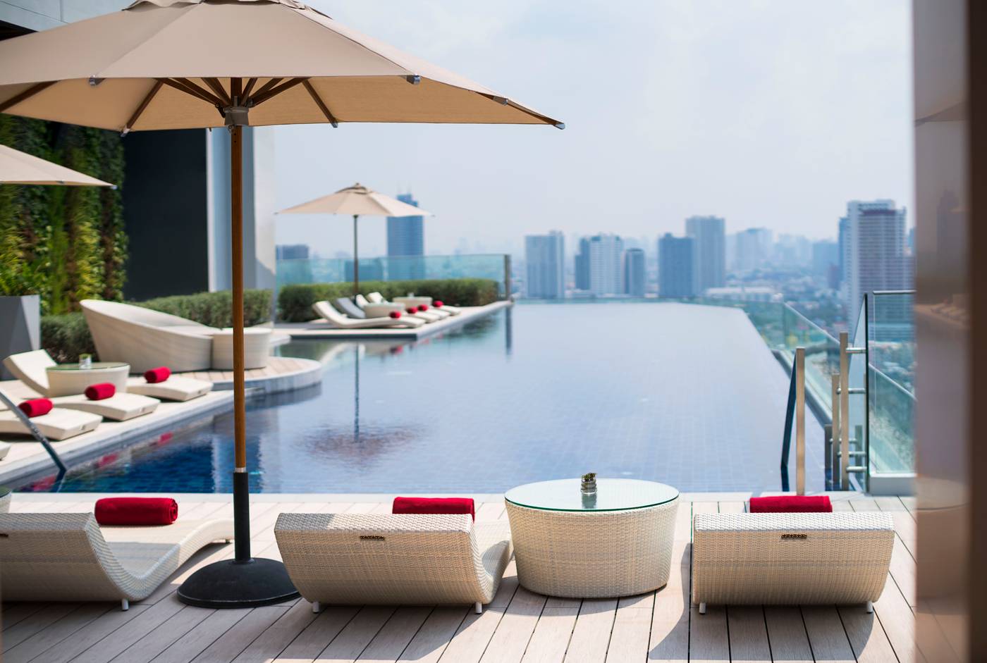 AVANI--Riverside-Bangkok-Hotel-Pool-54