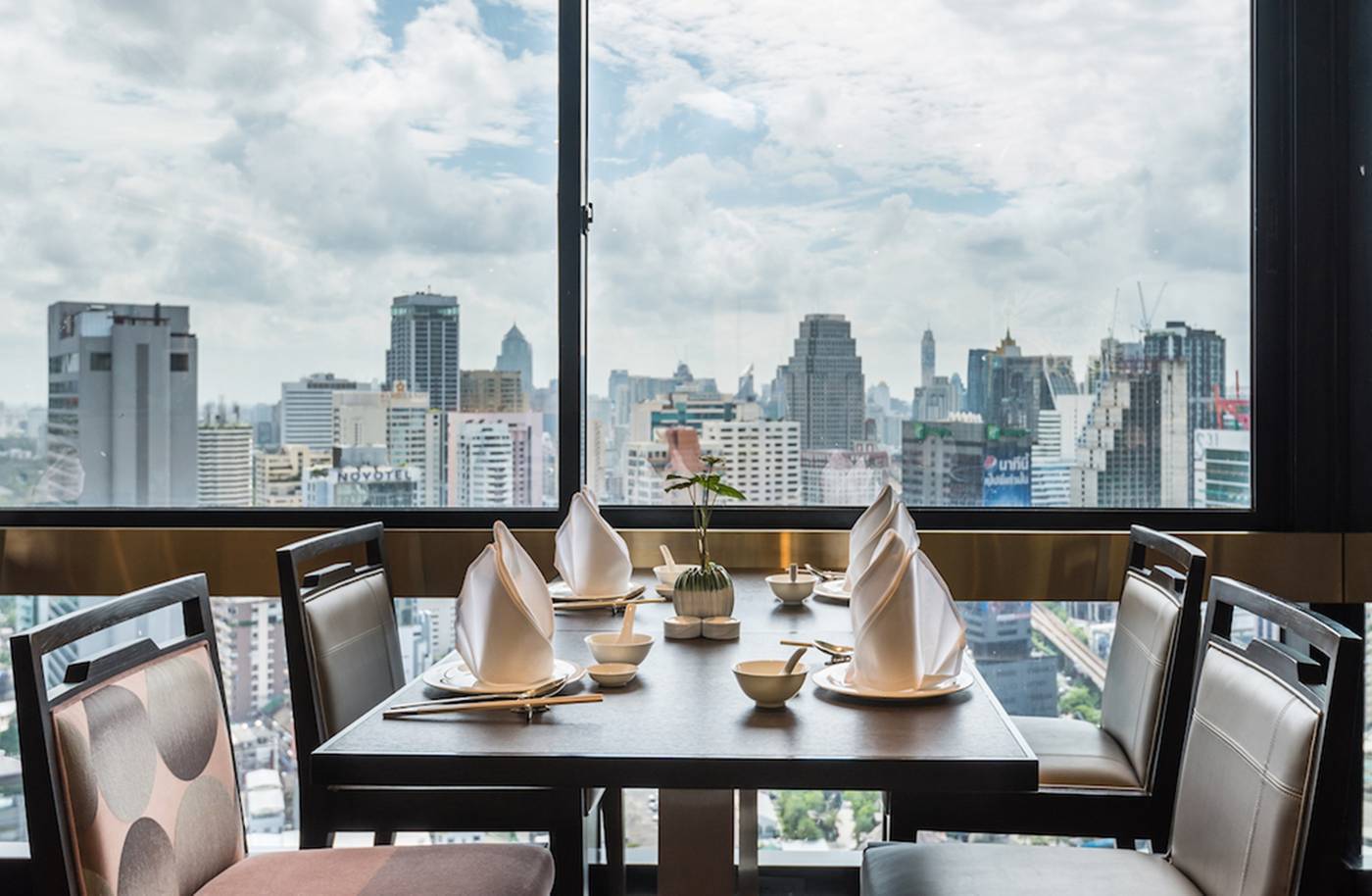 Emporium-Suites-by-Chatrium-Restaurant-7