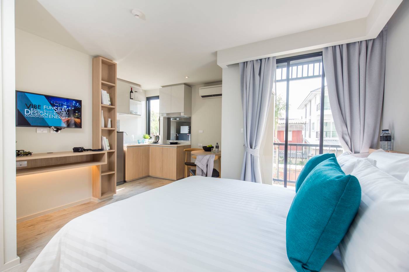 Cross-Vibe-Bangkok-Sukhumvit-Room-12