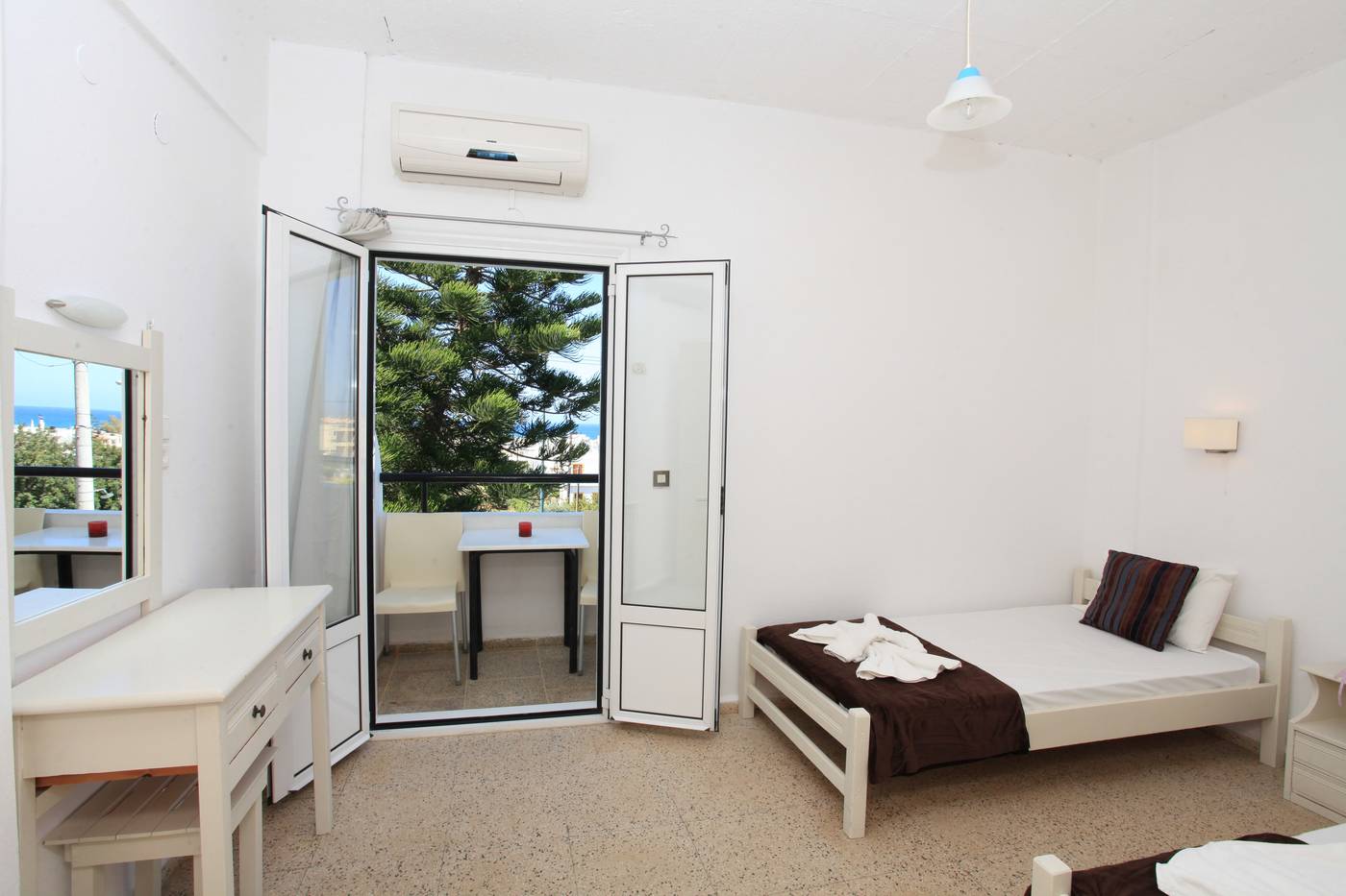 Iraklis-Apartments---Studios-Room-18