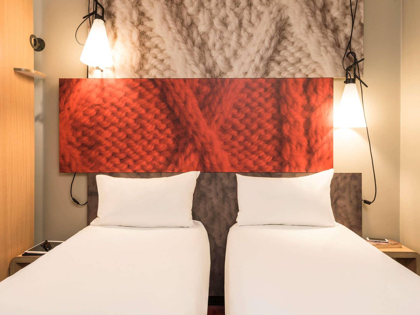 Ibis-Paris-Gare-du-Nord-Chateau-Landon-10th-Hotel-Room-24