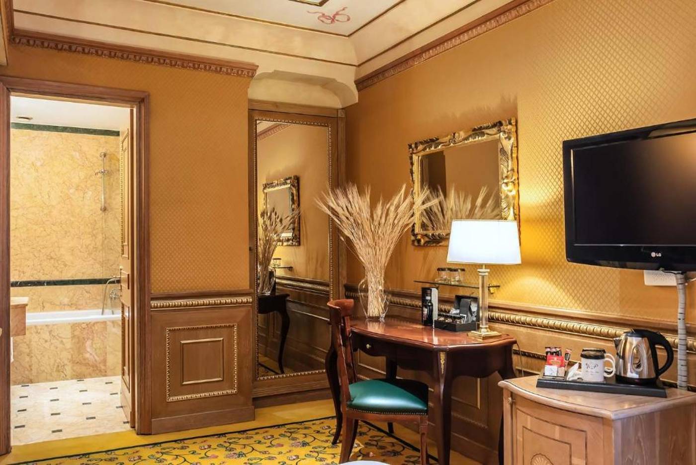 Hotel-River-Palace-Room-41