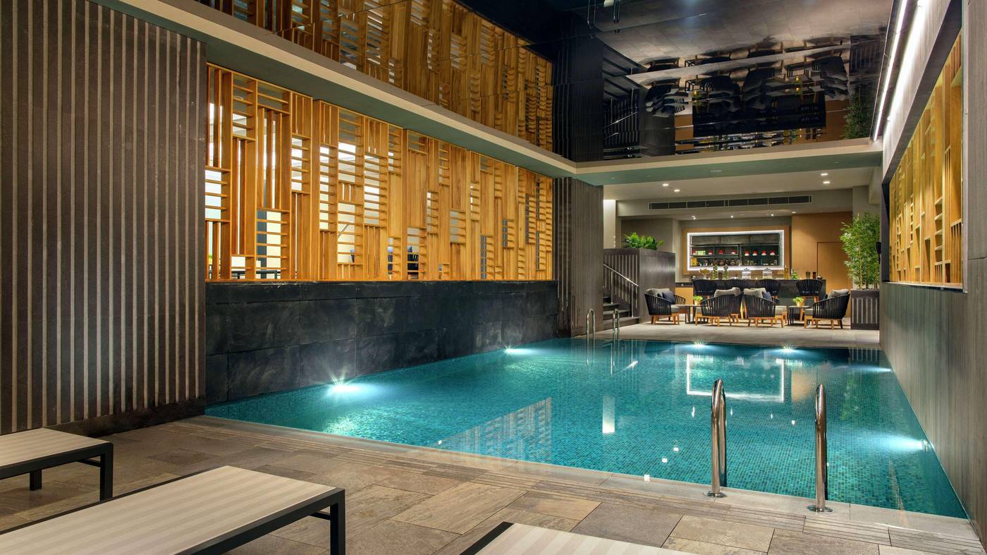 Hilton-Istanbul-Maslak-Pool-58