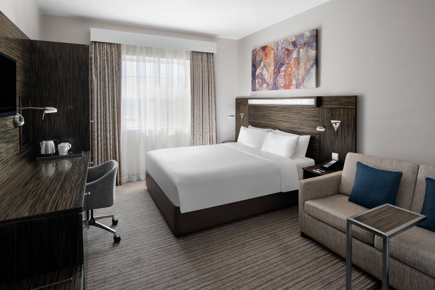 Holiday-Inn-Express-Jumeirah-Room-10