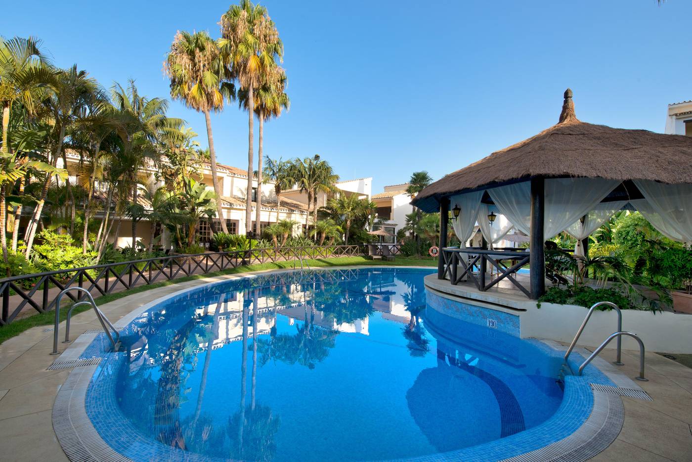 Bluebay-Banus-Pool-7