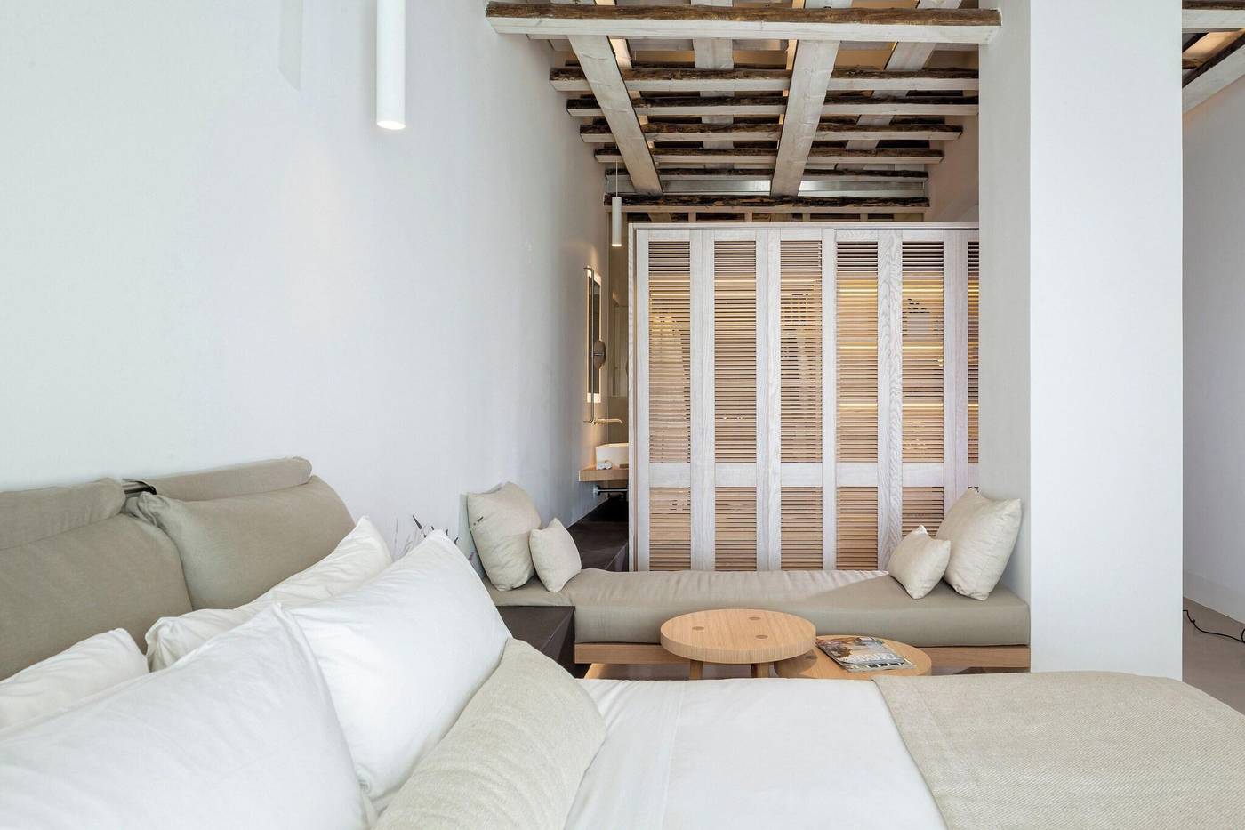 Bill---Coo-Suites-and-Lounge-Room-40