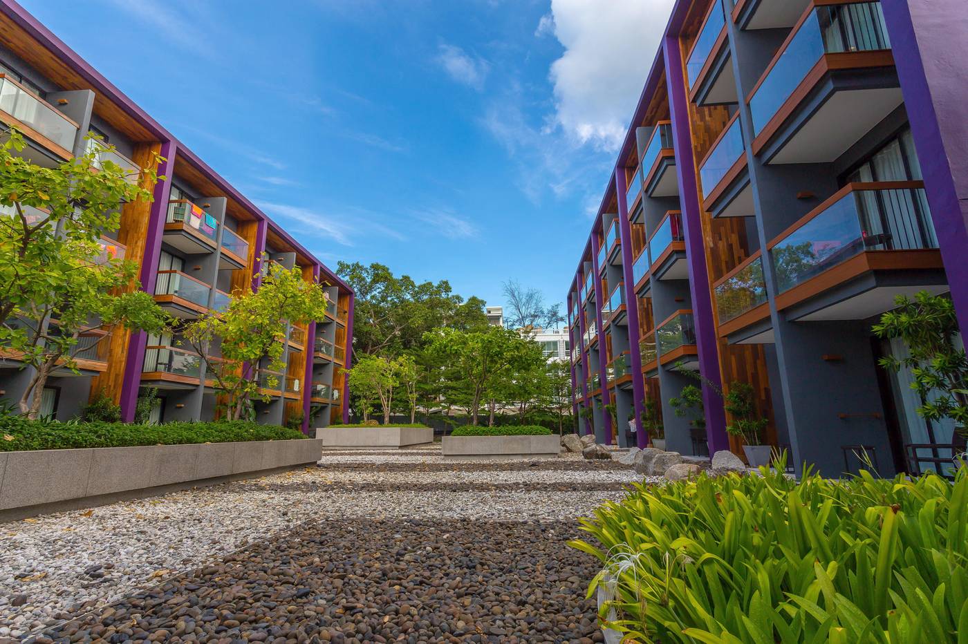Holiday-Inn-Express-Phuket-Patong-Beach-Central-Lobby-10