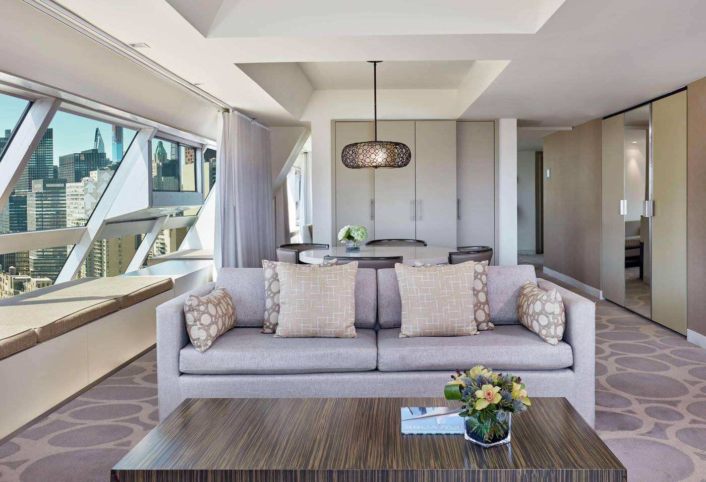 Millennium-Hilton-New-York-One-UN-Plaza-Room-67