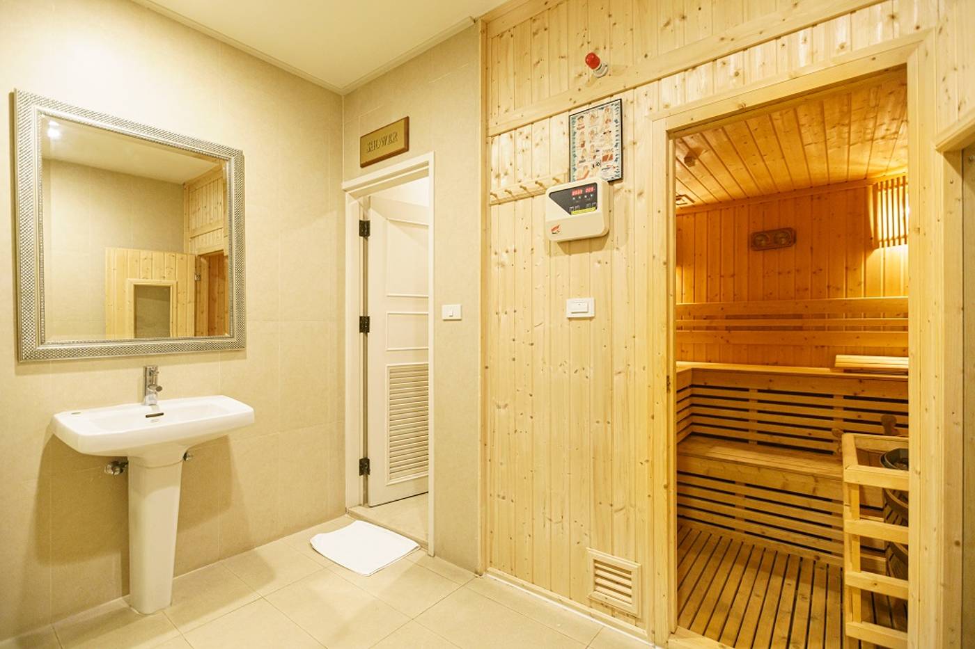 Centre-Point-Hotel-Sukumvit-10-Sports-and-Entertainment-77