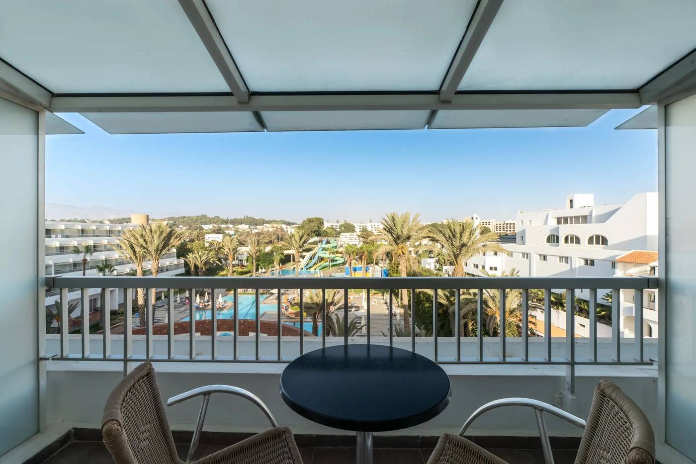 Atlas-Amadil-Beach-Aqua-Sun-Room-85