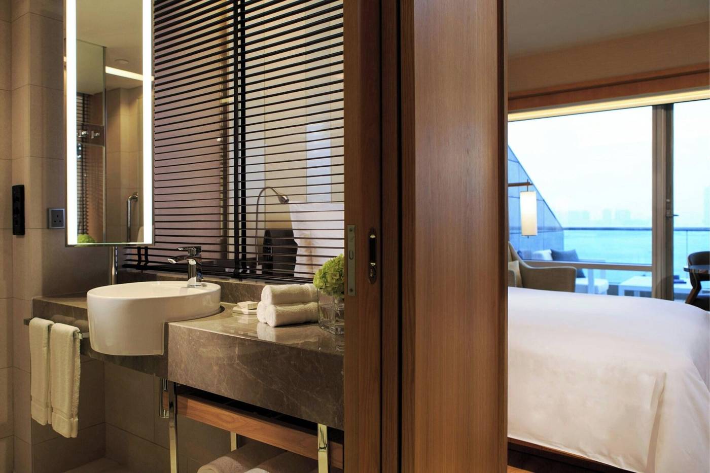 Renaissance-Hong-Kong-Harbour-View-Hotel-Room-48